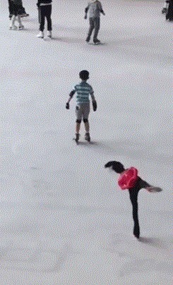 |搞笑GIF: 这样的新娘要不得 客人刚新娘就原形毕露了