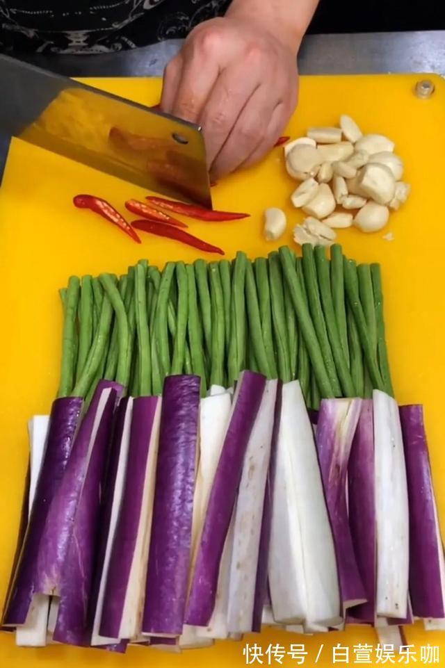 豆角烧茄子|今天美食,豆角烧茄子,在家自己做的饭店炒菜!能吃三碗大米饭