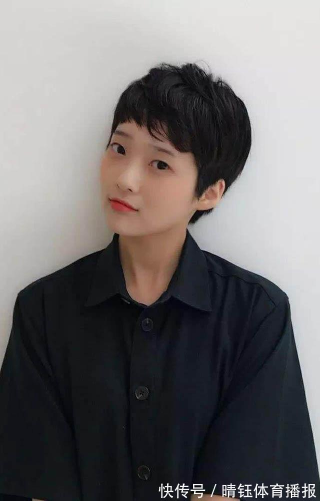 女人 女人过了50岁,不管是白发还是黑发,少弄这些发型,显老没气质