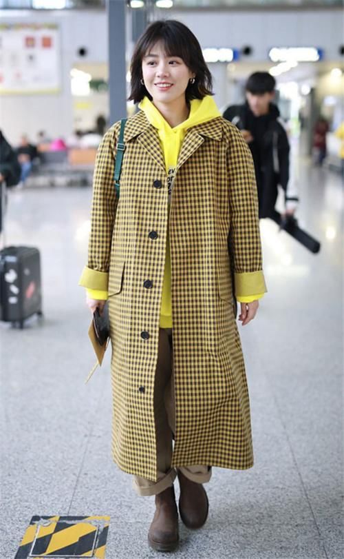 2021流行这样穿：卫衣＋短靴，搭风衣、西装气质又高级，值得借鉴