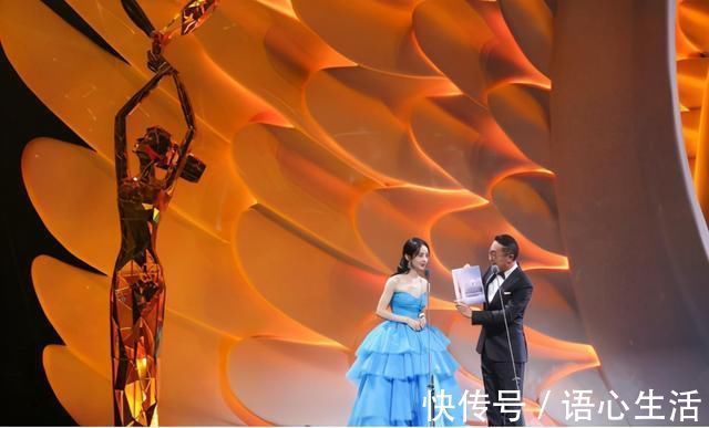 王一博直言靠粉丝获金鹰奖，用“配得上”做感言，彰显高情商