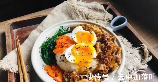 这菜10分钟一锅端,连吃一周也不腻!好吃还管饱,懒得洗碗就做它!