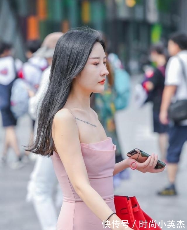 小姐姐|粉色的连衣裙,能让你成为焦点存在,散发出的那种可爱的少女气质