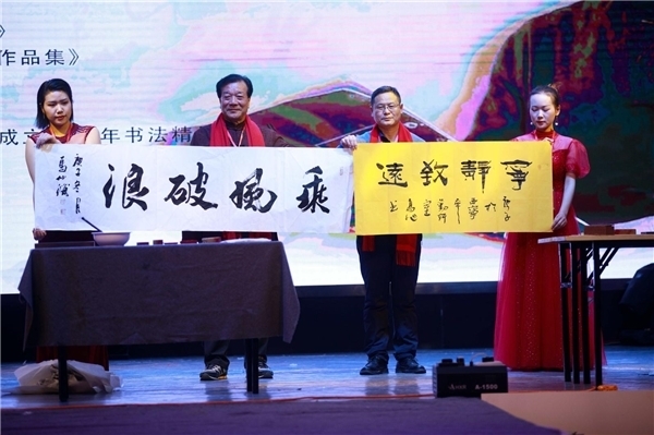 2021年中国民族春节联欢晚会青海分会场暨颁奖盛典在西宁举行