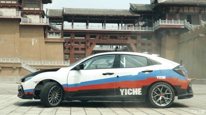 反差萌|女神级赛车手的这波漂移，什么水平？