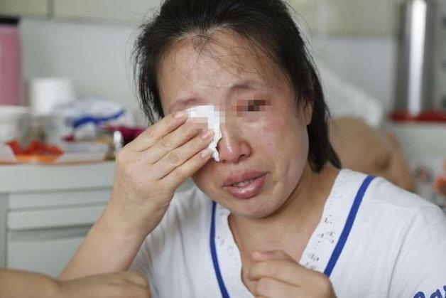 醒来|2岁女儿因尿床再没醒来,奶奶知道后怒吼妈妈我不会原谅你的!