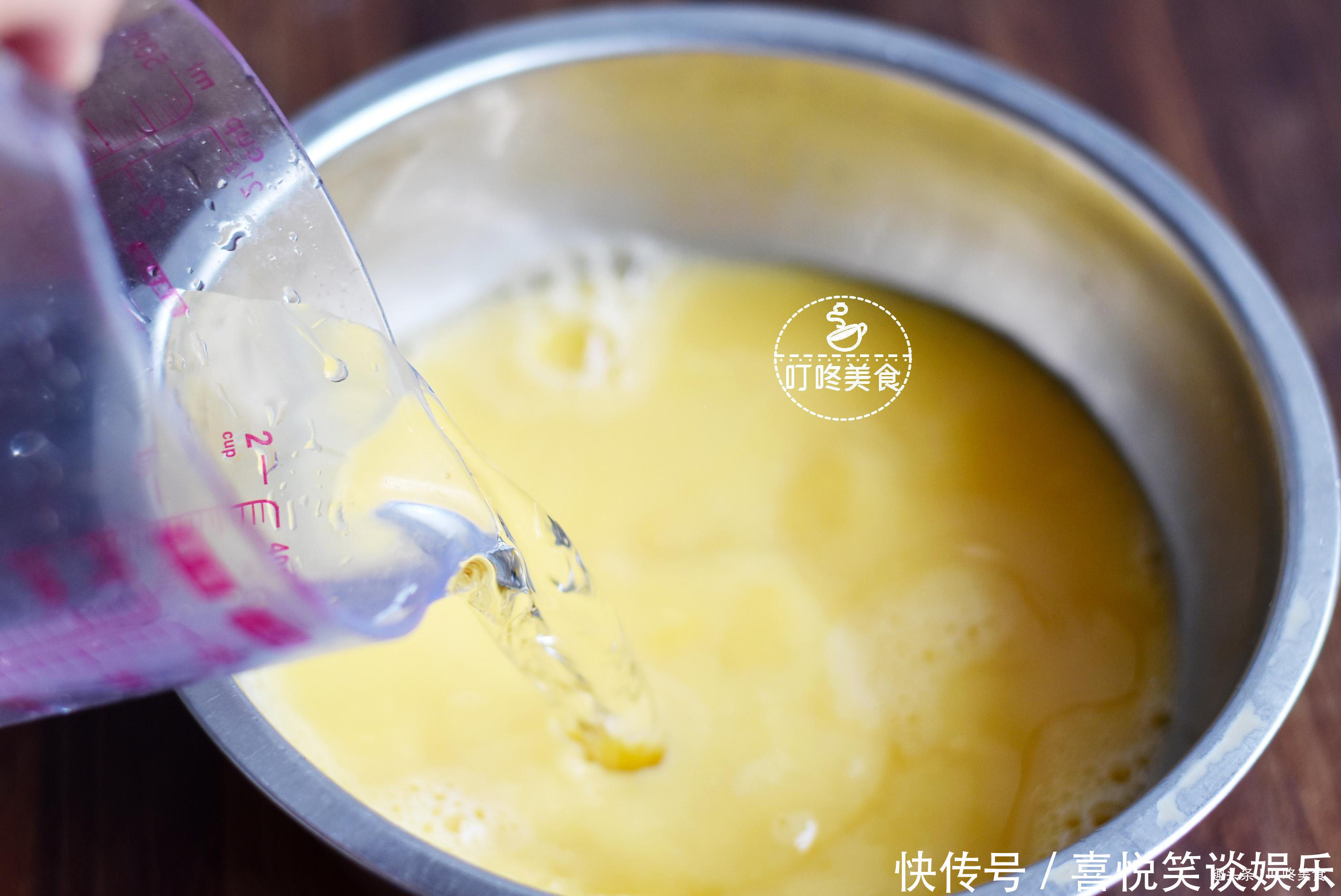 鸡蛋羹|蒸鸡蛋羹时,别直接加水就蒸,学会这些技巧,鸡蛋更嫩滑,无气孔