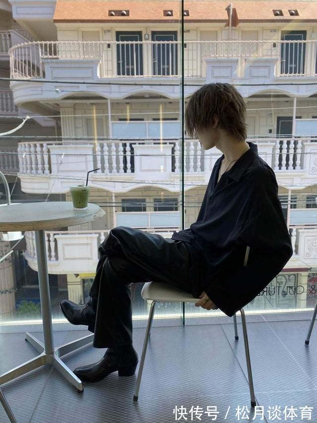 男性|日本小哥3年苦练化妆,效果惊艳如整容:男人不化妆很吃亏