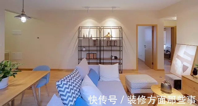 二居室|85平北欧风二居室,轨道灯、落地窗让客厅透亮显得十分舒适