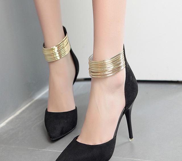 高跟凉鞋 清凉一夏,尖头细跟+浅口一字扣,爱美的妹子可不要错过哟