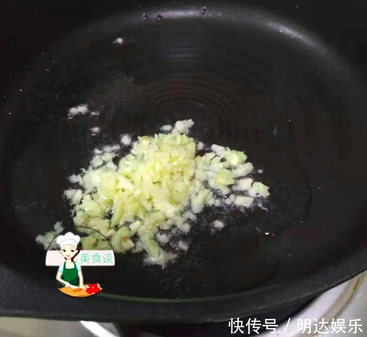 油麦菜别清炒了,学会此做法,清香脆嫩,营养高热量低,简单好吃