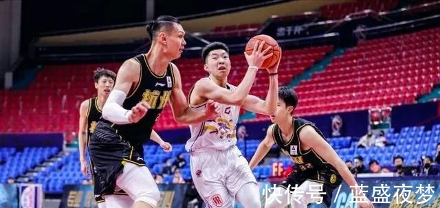 廖三宁|CBA惊现“店大欺客”事件,许钟豪肘击廖三宁难逃追加处罚!