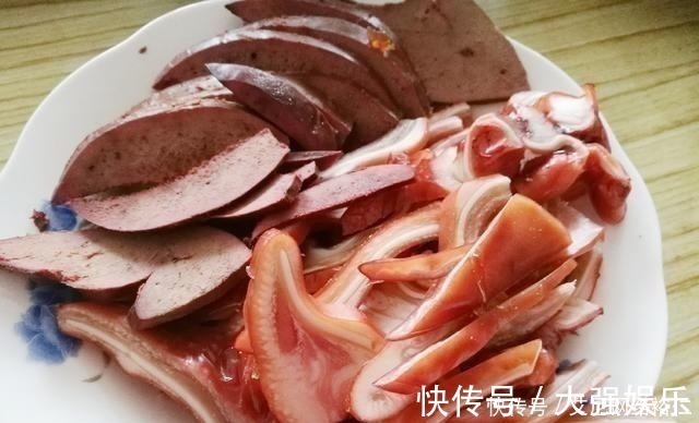 搭配|晒晒婆婆家的年夜饭,12道菜,荤素搭配有营养,简单好吃有味道