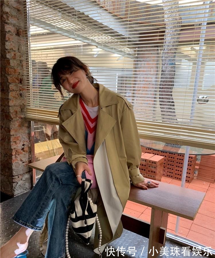 高跟鞋 今秋火了一种穿搭,叫“风衣+烟管裤”,时髦显瘦,谁穿谁美