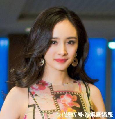 法式刘海 “发际线”高的女人,别扎马尾辫了!试试3种“减龄发”,太洋气