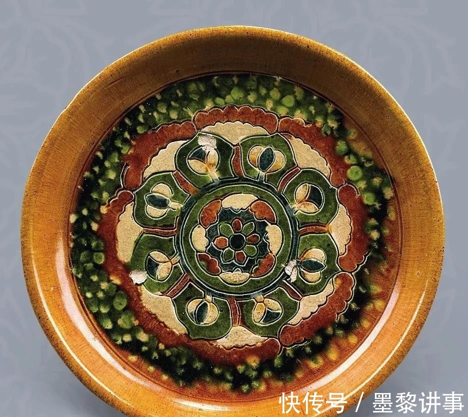 釉陶#一文读懂唐三彩:“单彩”可以是三彩,“三彩”却不一定是三彩