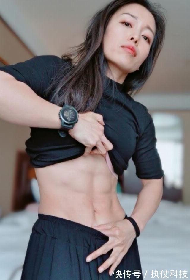 营养均衡|37岁语文老师性感身材曝光,堪比健身模特,网友好想去上课