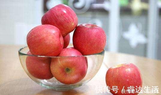 毒苹果|怎样吃苹果最养生？营养师：很多人第一口就吃错了，难怪营养没了