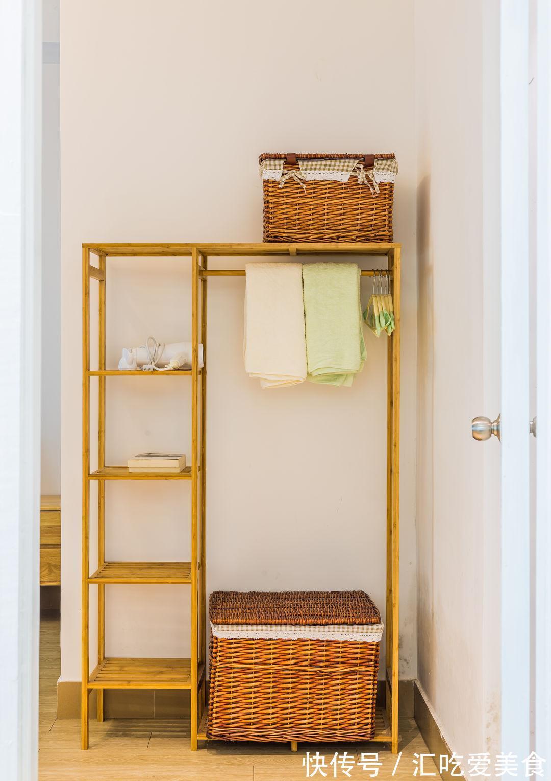 簡約風|他的簡約風一居,清新通透又寬敞,廚房規劃在陽臺里,小巧又實用