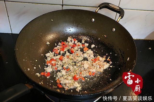 好吃|豇豆还是这样做最好吃,又香又下饭,大家都抢着吃!