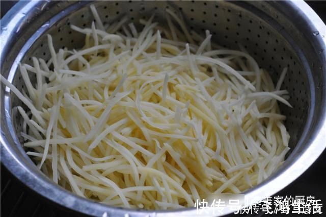 爽脆|炒土豆丝，别再焯水了！一步错步步错，难怪口感不爽脆，还粘锅！