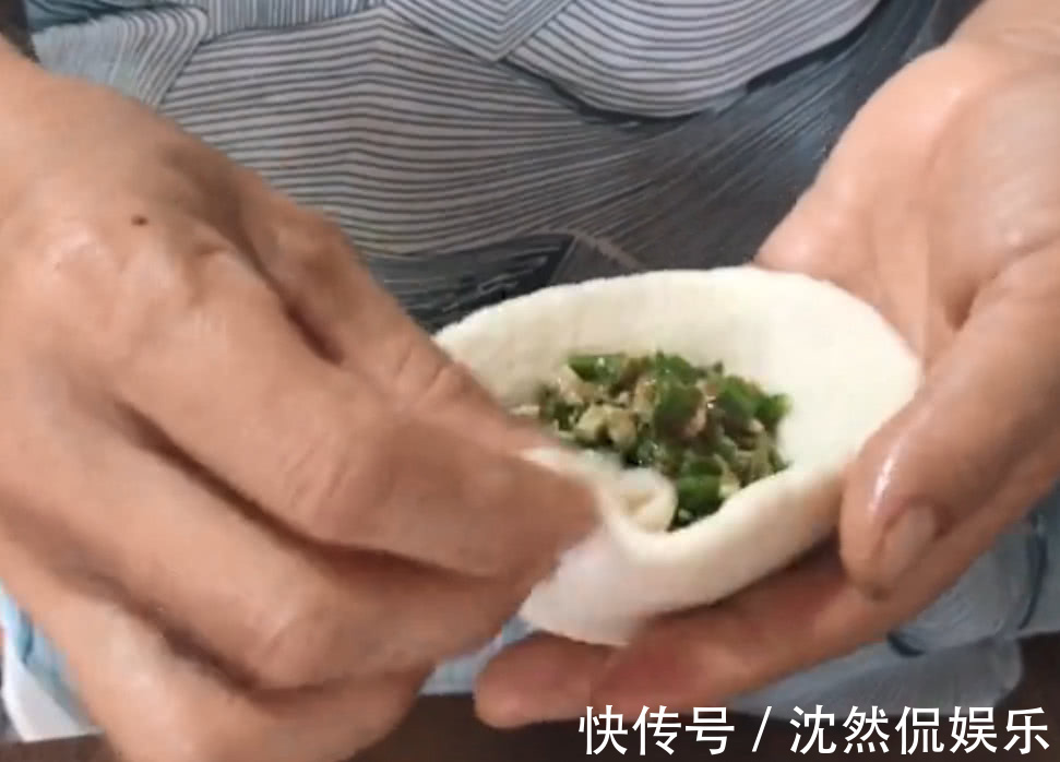 石头菜|农村路边长了一大片石头菜,大姐采一筐回家做包子,吃着比肉还鲜