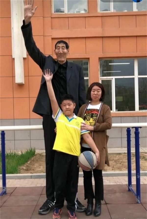鲍喜顺|内蒙第一巨人鲍喜顺:不听医生劝告坚持生娃,如今娃长成什么样?