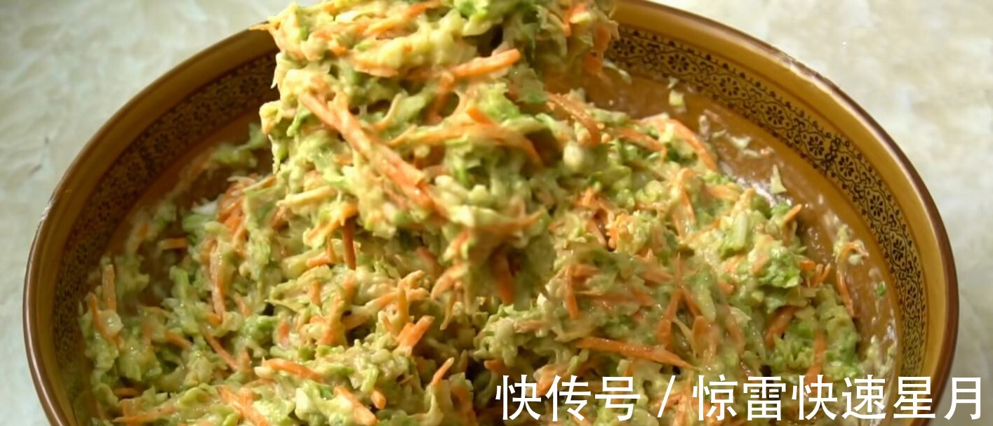 步骤|白菜加3个鸡蛋,2分钟教你做懒人早餐,手不沾面,口感鲜营养全!