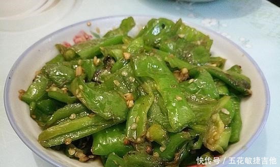 这样,青椒,好吃却不辣,孩子们很喜欢,每次上桌都要吃