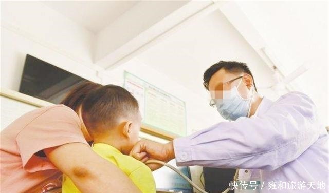 检查|4岁娃坐电梯放了个屁,被男子提醒去医院,检查后宝妈庆幸没大意