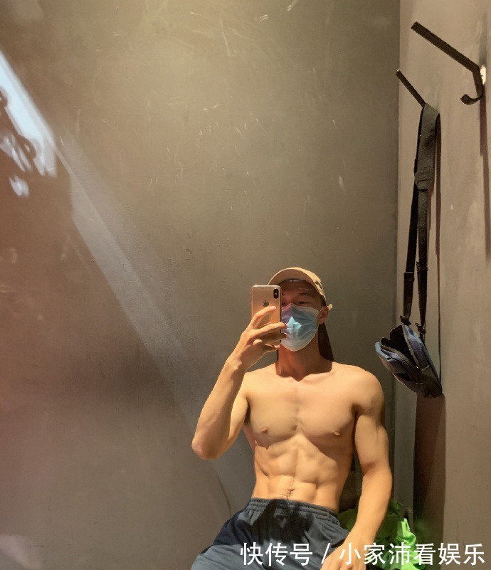 毕业|大学四年练就满身肌肉,毕业即巅峰,一口气拍了十套写真!