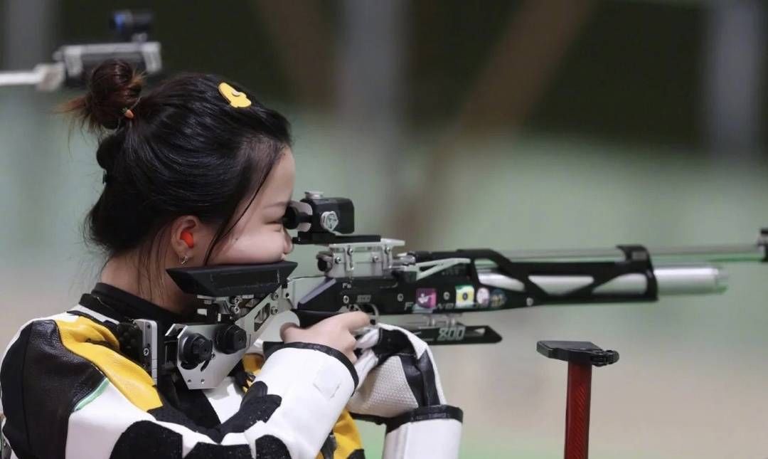 封面天天见·逛姐出街|购时髦：跟上奥运冠军的步伐 get同款运动配饰| 同款