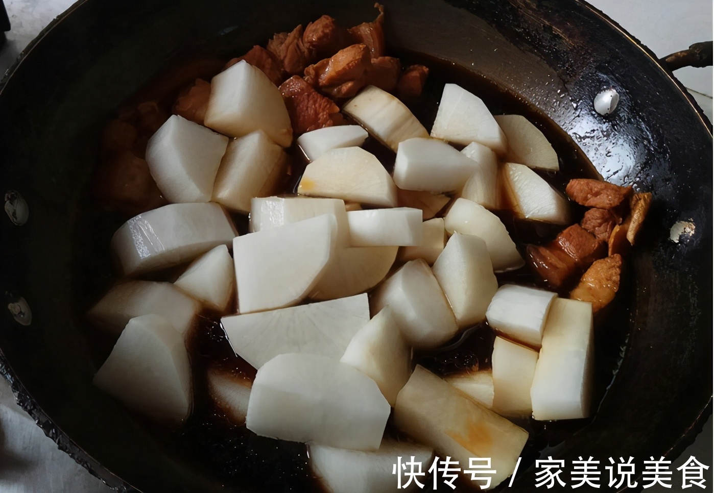 萝卜和五花肉一起炖，软烂可口鲜香入味，肉香四溢