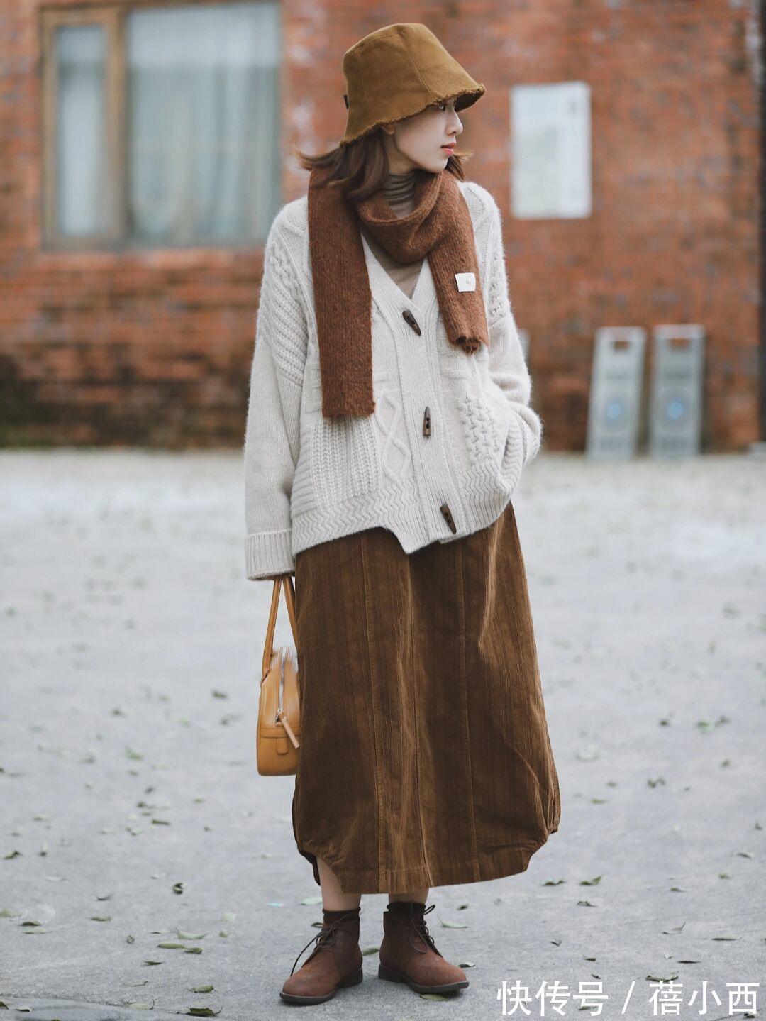 半身裙 优雅女人都会穿“毛衣开衫”,看她们就知道了,骨子里透着高级感