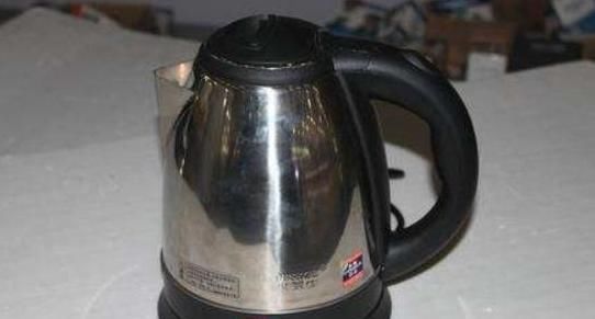 电热水壶坏了别急着扔,放在家里还有这4大用处,后悔没早知道