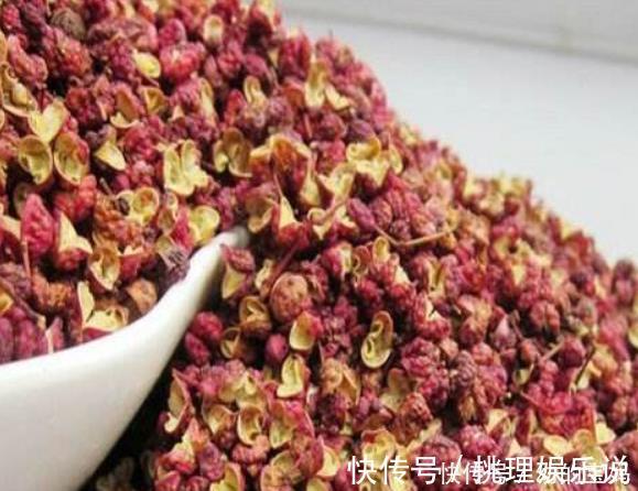 营养成分|睡前肚脐眼里放入“花椒”,坚持一周,3件好事可能会不请自来!