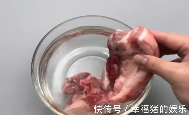 微波炉|解冻肉最忌直接用水泡，教你这2招，10分钟快速解冻，新鲜如初！