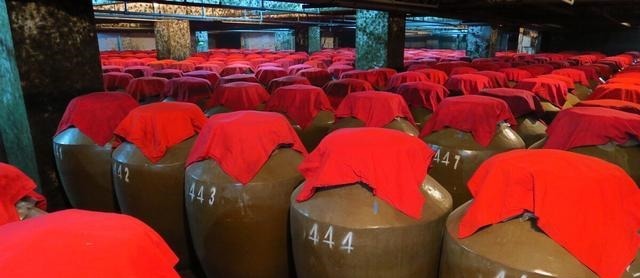 变质|酱香型变酸还能喝吗教你3个技巧,预防白酒变质,越放越香醇!