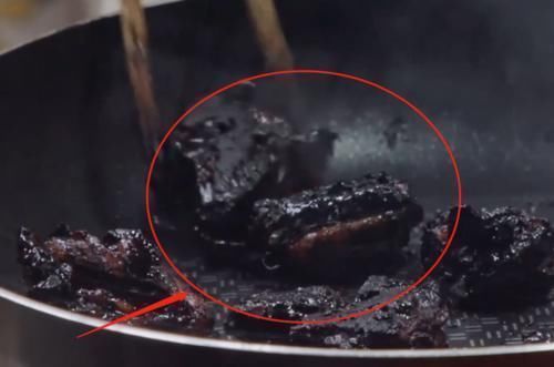 灾难|本以为刘雨昕的糖醋排骨够黑暗了，看到周扬青煎的香肠，灾难现场！
