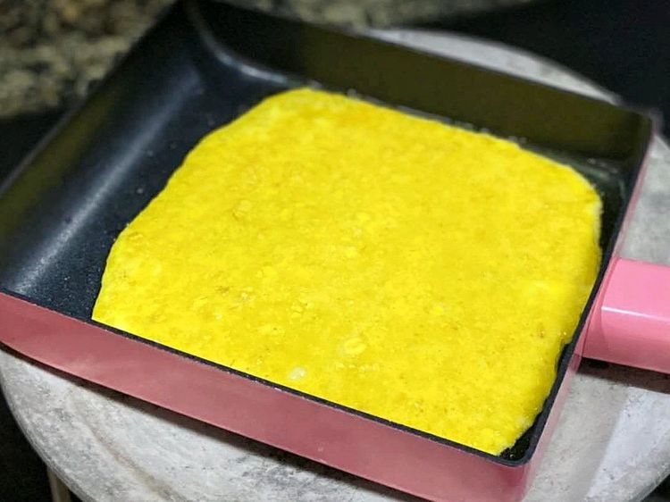 快手减脂早餐,煎一煎卷着蔬菜肉类吃,低脂健康还饱腹