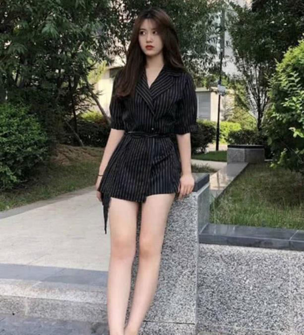 街拍:清爽美丽的女孩,美丽的穿搭,尽显女神风范