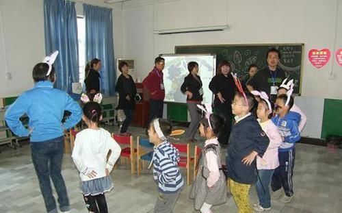 关节|小朋友掰手腕好不好?专家:这几种运动会危害孩子健康!