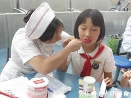 冯妈妈|“鲨鱼牙”宝宝照片走红,妈妈送医后,医生全赖家长