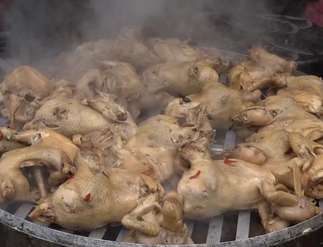 蒸鸡肉小吃|叔叔卖蒸鸡肉已经有几十年了他平均每天卖几千只蒸鸡肉可惜他没吃
