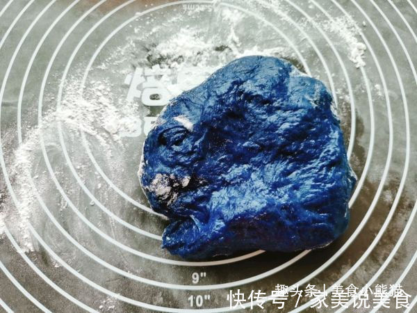 超级好看的星空雪媚娘做法自己在家就能做，软糯香甜，美味点心