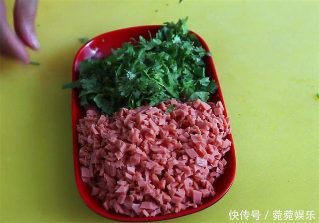 煎饼果子|早餐饼最简单的做法,不揉面不擀面,筷子搅一搅,孩子抢着吃