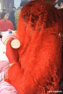 |搞笑GIF:妹子 你这套衣服不错 是你自己做的吧