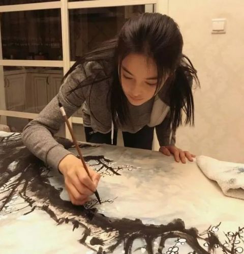 讲真，她大概是娱乐圈第一个靠结婚成功洗白的人吧