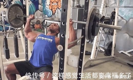 斜方肌|男生如何健身,能让肩膀更宽这三部分肌肉很重要,千万别忽视