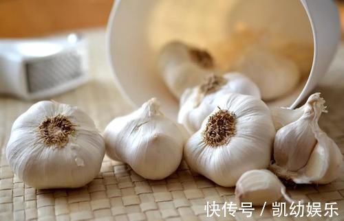 黄花菜|大蒜是糖尿病的“发物”？提醒：除了大蒜，还有这4物，尽量少吃